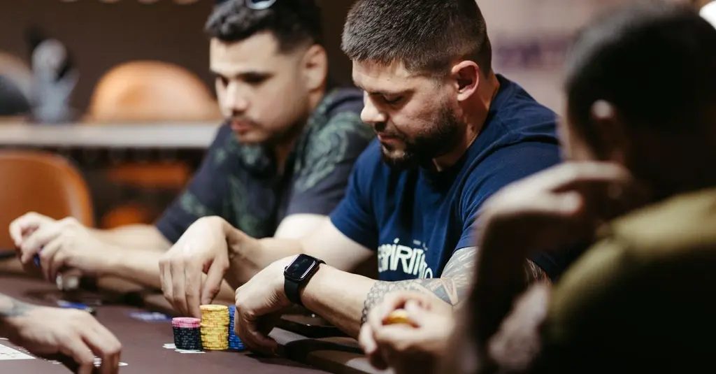 7K Poker fecha parcerias com três clubes em BH, Fortaleza e Rio para integrar torneios presenciais e plataforma online