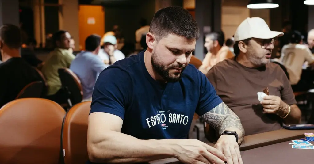 H2 realiza torneio de poker inclusivo para jogadores com deficiência auditiva